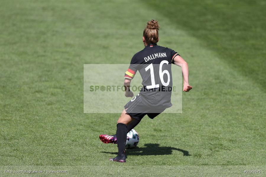 Rückennummer, Backside, Linda Dallmann, Stadion am Bieberer Berg, 15.06.2021, DFB, sport, action, Fussball, Juni 2021, Germany, Bieberer Berg, CHI, GER, Offenbach, Frauen-Länderspiel, Länderspiel, Chile, Deutschland - Bild-ID: 2295595 Rückennummer, Backside, Linda Dallmann, Stadion am Bieberer Berg, 15.06.2021, DFB, sport, action, Fussball, Juni 2021, Germany, Bieberer Berg, CHI, GER, Offenbach, Frauen-Länderspiel, Länderspiel, Chile, Deutschland - Bild-ID: 2295595