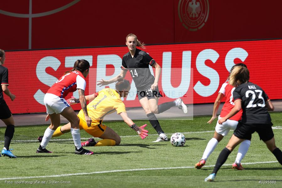 Chance, Christiane Endler, Laura Freigang, Stadion am Bieberer Berg, 15.06.2021, DFB, sport, action, Fussball, Juni 2021, Germany, Bieberer Berg, CHI, GER, Offenbach, Frauen-Länderspiel, Länderspiel, Chile, Deutschland - Bild-ID: 2295596 Chance, Christiane Endler, Laura Freigang, Stadion am Bieberer Berg, 15.06.2021, DFB, sport, action, Fussball, Juni 2021, Germany, Bieberer Berg, CHI, GER, Offenbach, Frauen-Länderspiel, Länderspiel, Chile, Deutschland - Bild-ID: 2295596