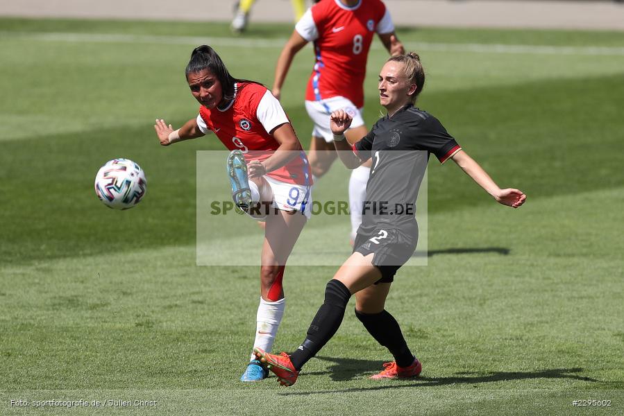 Sophia Kleinherne, Maria Jose Urrutia, Stadion am Bieberer Berg, 15.06.2021, DFB, sport, action, Fussball, Juni 2021, Germany, Bieberer Berg, CHI, GER, Offenbach, Frauen-Länderspiel, Länderspiel, Chile, Deutschland - Bild-ID: 2295602 Sophia Kleinherne, Maria Jose Urrutia, Stadion am Bieberer Berg, 15.06.2021, DFB, sport, action, Fussball, Juni 2021, Germany, Bieberer Berg, CHI, GER, Offenbach, Frauen-Länderspiel, Länderspiel, Chile, Deutschland - Bild-ID: 2295602
