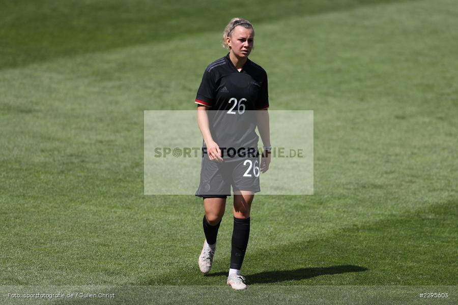 Lena Lattwein, Stadion am Bieberer Berg, 15.06.2021, DFB, sport, action, Fussball, Juni 2021, Germany, Bieberer Berg, CHI, GER, Offenbach, Frauen-Länderspiel, Länderspiel, Chile, Deutschland - Bild-ID: 2295603 Lena Lattwein, Stadion am Bieberer Berg, 15.06.2021, DFB, sport, action, Fussball, Juni 2021, Germany, Bieberer Berg, CHI, GER, Offenbach, Frauen-Länderspiel, Länderspiel, Chile, Deutschland - Bild-ID: 2295603