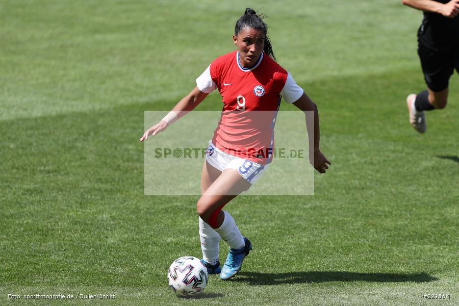 Maria Jose Urrutia, Stadion am Bieberer Berg, 15.06.2021, DFB, sport, action, Fussball, Juni 2021, Germany, Bieberer Berg, CHI, GER, Offenbach, Frauen-Länderspiel, Länderspiel, Chile, Deutschland - Bild-ID: 2295611 Maria Jose Urrutia, Stadion am Bieberer Berg, 15.06.2021, DFB, sport, action, Fussball, Juni 2021, Germany, Bieberer Berg, CHI, GER, Offenbach, Frauen-Länderspiel, Länderspiel, Chile, Deutschland - Bild-ID: 2295611