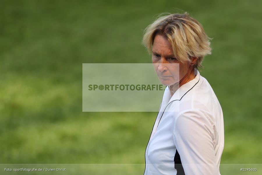 Hinterleger, Feature, Martina Voss-Tecklenburg, Stadion am Bieberer Berg, 15.06.2021, DFB, sport, action, Fussball, Juni 2021, Germany, Bieberer Berg, CHI, GER, Offenbach, Frauen-Länderspiel, Länderspiel, Chile, Deutschland - Bild-ID: 2295620 Hinterleger, Feature, Martina Voss-Tecklenburg, Stadion am Bieberer Berg, 15.06.2021, DFB, sport, action, Fussball, Juni 2021, Germany, Bieberer Berg, CHI, GER, Offenbach, Frauen-Länderspiel, Länderspiel, Chile, Deutschland - Bild-ID: 2295620