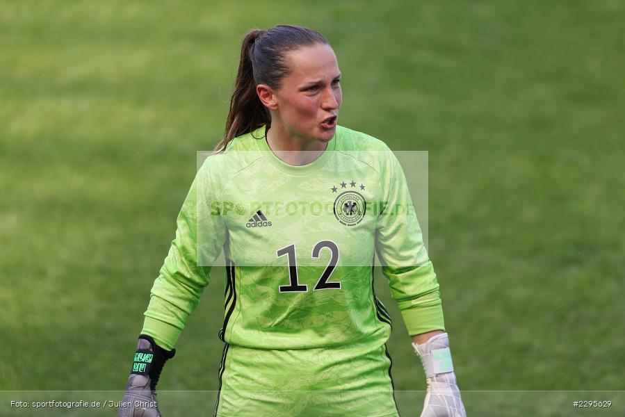 Laura Benkarth, Stadion am Bieberer Berg, 15.06.2021, DFB, sport, action, Fussball, Juni 2021, Germany, Bieberer Berg, CHI, GER, Offenbach, Frauen-Länderspiel, Länderspiel, Chile, Deutschland - Bild-ID: 2295629