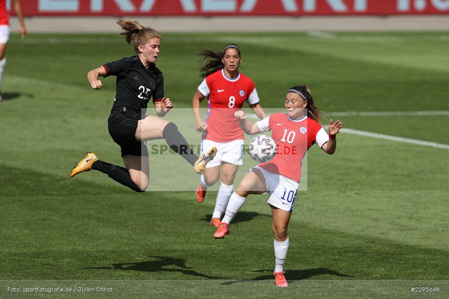 Yanara Aedo, Sjoeke Nüsken, Stadion am Bieberer Berg, 15.06.2021, DFB, sport, action, Fussball, Juni 2021, Germany, Bieberer Berg, CHI, GER, Offenbach, Frauen-Länderspiel, Länderspiel, Chile, Deutschland - Bild-ID: 2295648