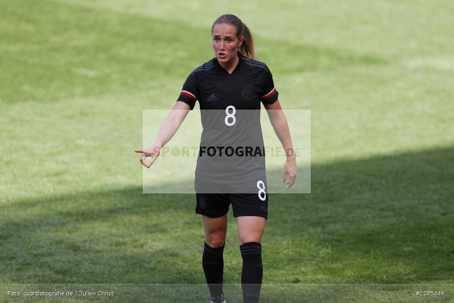 Hände, Arme, gestikuliert, Sydney Lohmann, Stadion am Bieberer Berg, 15.06.2021, DFB, sport, action, Fussball, Juni 2021, Germany, Bieberer Berg, CHI, GER, Offenbach, Frauen-Länderspiel, Länderspiel, Chile, Deutschland - Bild-ID: 2295649