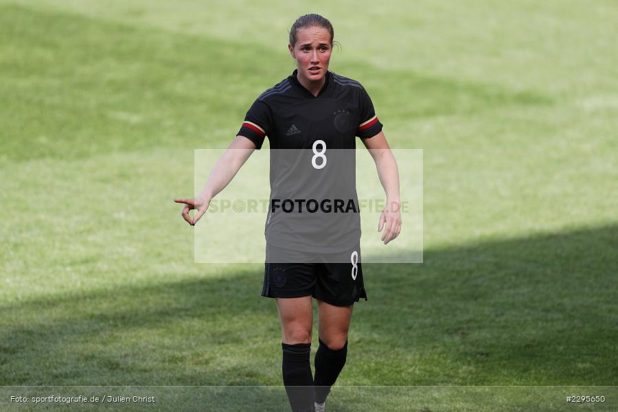 Hände, Arme, gestikuliert, Sydney Lohmann, Stadion am Bieberer Berg, 15.06.2021, DFB, sport, action, Fussball, Juni 2021, Germany, Bieberer Berg, CHI, GER, Offenbach, Frauen-Länderspiel, Länderspiel, Chile, Deutschland - Bild-ID: 2295650