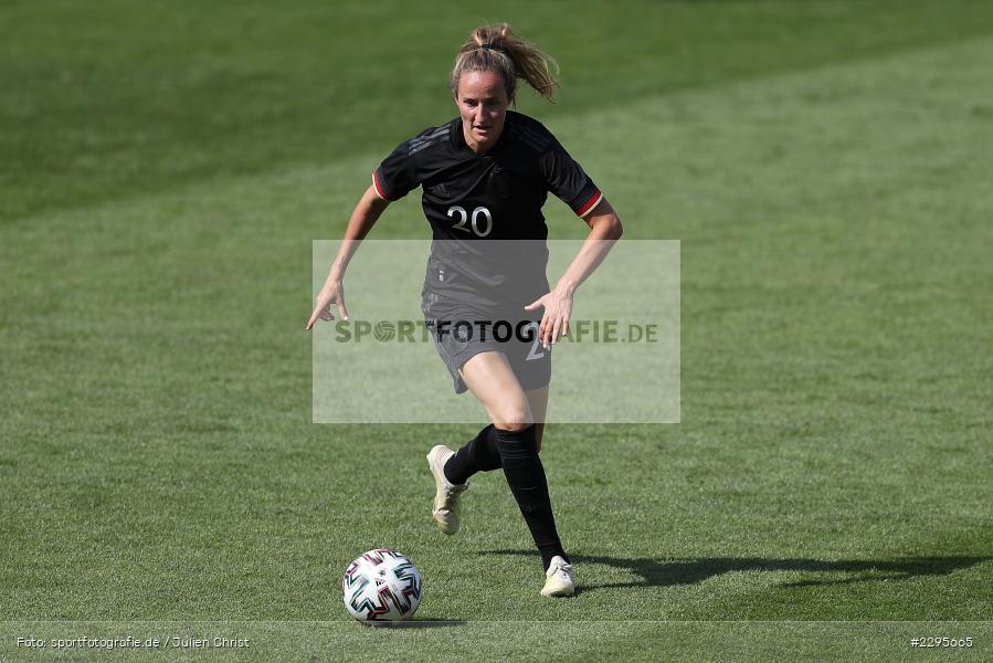 Fabienne Dongus, Stadion am Bieberer Berg, 15.06.2021, DFB, sport, action, Fussball, Juni 2021, Germany, Bieberer Berg, CHI, GER, Offenbach, Frauen-Länderspiel, Länderspiel, Chile, Deutschland - Bild-ID: 2295665 Fabienne Dongus, Stadion am Bieberer Berg, 15.06.2021, DFB, sport, action, Fussball, Juni 2021, Germany, Bieberer Berg, CHI, GER, Offenbach, Frauen-Länderspiel, Länderspiel, Chile, Deutschland - Bild-ID: 2295665