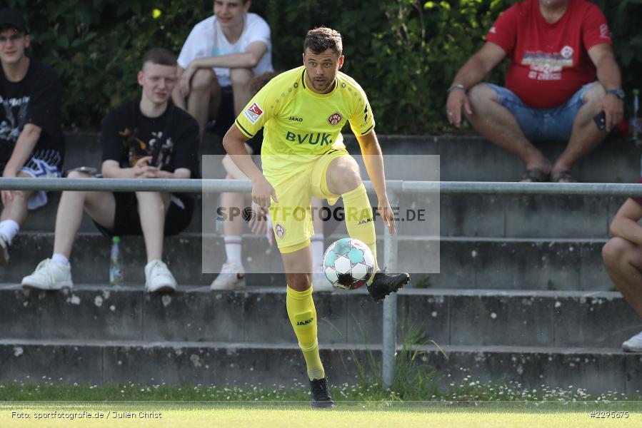 Robert Herrmann, KRE Sportpark, Würzburg, 18.06.2021, Freundschaftsspiele, BFV, sport, action, Fussball, Deutschland, Juni 2021, Saison 2021/2022, TSV, FWK, TSV Karlburg, FC Würzburger Kickers - Bild-ID: 2295675