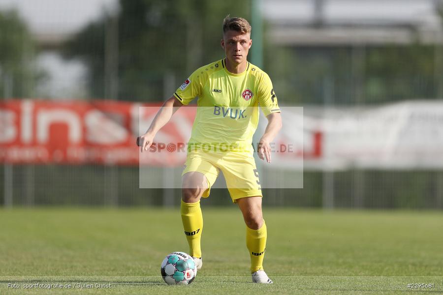 Leon Schneider, KRE Sportpark, Würzburg, 18.06.2021, Freundschaftsspiele, BFV, sport, action, Fussball, Deutschland, Juni 2021, Saison 2021/2022, TSV, FWK, TSV Karlburg, FC Würzburger Kickers - Bild-ID: 2295681 Leon Schneider, KRE Sportpark, Würzburg, 18.06.2021, Freundschaftsspiele, BFV, sport, action, Fussball, Deutschland, Juni 2021, Saison 2021/2022, TSV, FWK, TSV Karlburg, FC Würzburger Kickers - Bild-ID: 2295681