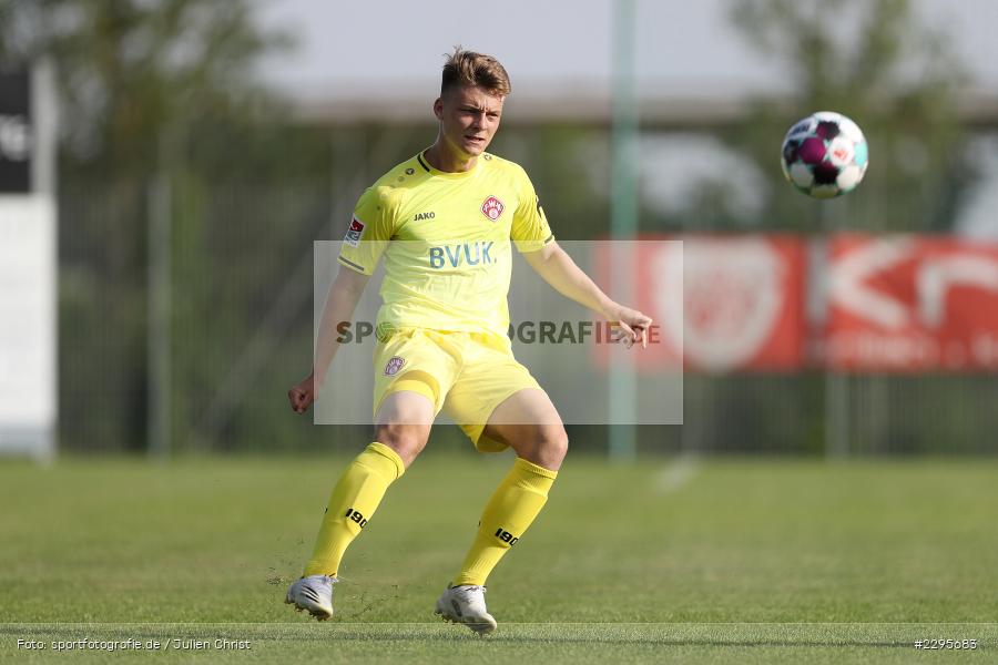 Leon Schneider, KRE Sportpark, Würzburg, 18.06.2021, Freundschaftsspiele, BFV, sport, action, Fussball, Deutschland, Juni 2021, Saison 2021/2022, TSV, FWK, TSV Karlburg, FC Würzburger Kickers - Bild-ID: 2295683 Leon Schneider, KRE Sportpark, Würzburg, 18.06.2021, Freundschaftsspiele, BFV, sport, action, Fussball, Deutschland, Juni 2021, Saison 2021/2022, TSV, FWK, TSV Karlburg, FC Würzburger Kickers - Bild-ID: 2295683