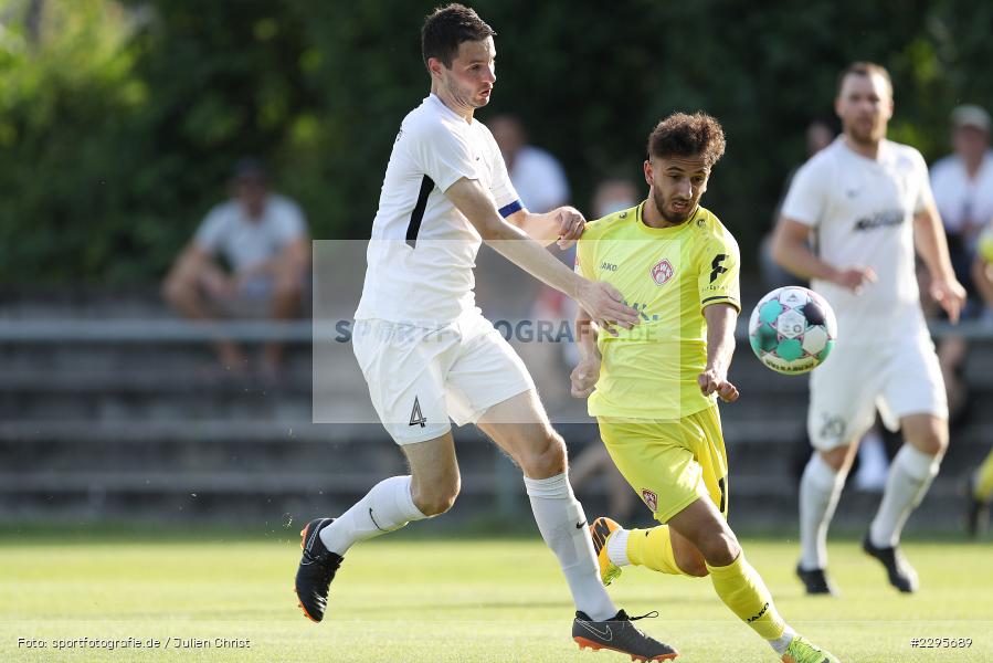 Dildar Atmaca, Cedric Fenske, KRE Sportpark, Würzburg, 18.06.2021, Freundschaftsspiele, BFV, sport, action, Fussball, Deutschland, Juni 2021, Saison 2021/2022, TSV, FWK, TSV Karlburg, FC Würzburger Kickers - Bild-ID: 2295689 Dildar Atmaca, Cedric Fenske, KRE Sportpark, Würzburg, 18.06.2021, Freundschaftsspiele, BFV, sport, action, Fussball, Deutschland, Juni 2021, Saison 2021/2022, TSV, FWK, TSV Karlburg, FC Würzburger Kickers - Bild-ID: 2295689