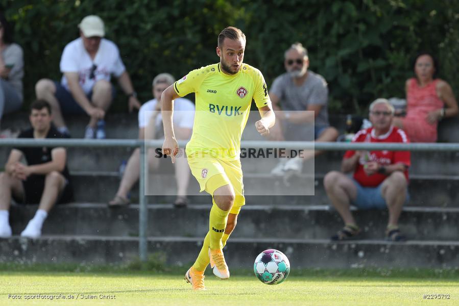 David Kopacz, KRE Sportpark, Würzburg, 18.06.2021, Freundschaftsspiele, BFV, sport, action, Fussball, Deutschland, Juni 2021, Saison 2021/2022, TSV, FWK, TSV Karlburg, FC Würzburger Kickers - Bild-ID: 2295712