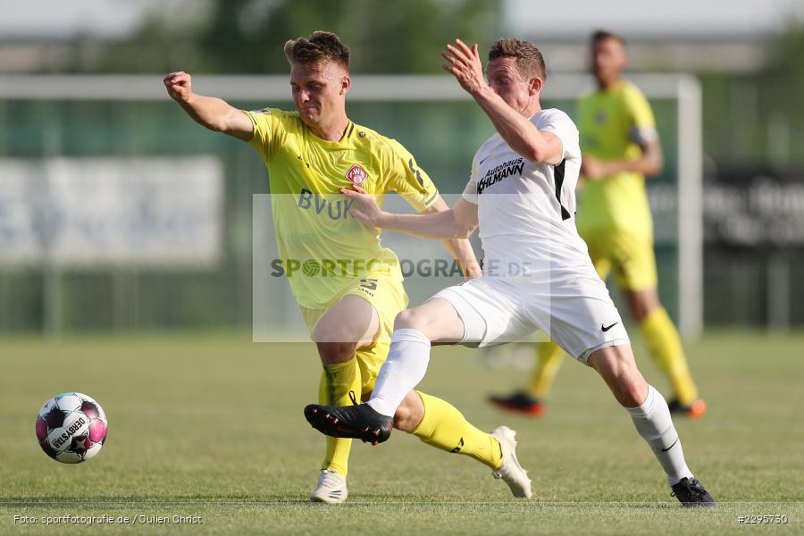 Sebastian Fries, Leon Schneider, KRE Sportpark, Würzburg, 18.06.2021, Freundschaftsspiele, BFV, sport, action, Fussball, Deutschland, Juni 2021, Saison 2021/2022, TSV, FWK, TSV Karlburg, FC Würzburger Kickers - Bild-ID: 2295730