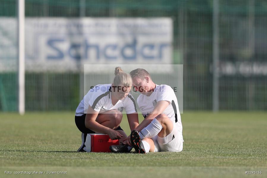Lydia Brandt, Sebastian Fries, KRE Sportpark, Würzburg, 18.06.2021, Freundschaftsspiele, BFV, sport, action, Fussball, Deutschland, Juni 2021, Saison 2021/2022, TSV, FWK, TSV Karlburg, FC Würzburger Kickers - Bild-ID: 2295733