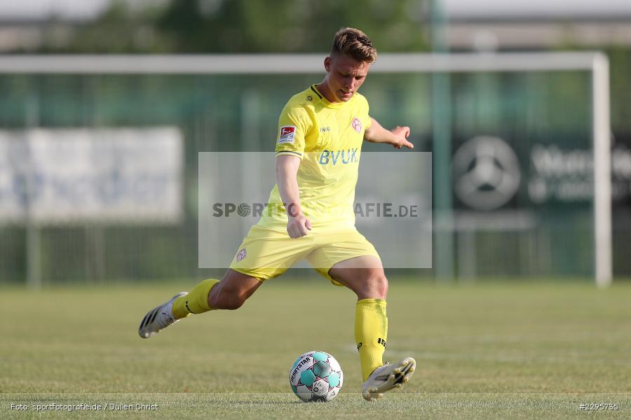 Leon Schneider, KRE Sportpark, Würzburg, 18.06.2021, Freundschaftsspiele, BFV, sport, action, Fussball, Deutschland, Juni 2021, Saison 2021/2022, TSV, FWK, TSV Karlburg, FC Würzburger Kickers - Bild-ID: 2295735