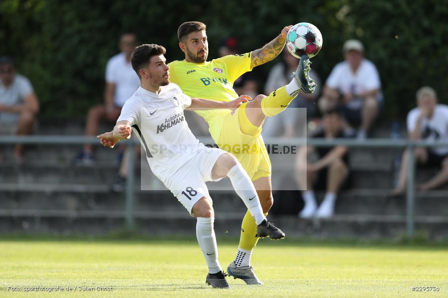 Jan Wabnitz, Moritz Heinrich, KRE Sportpark, Würzburg, 18.06.2021, Freundschaftsspiele, BFV, sport, action, Fussball, Deutschland, Juni 2021, Saison 2021/2022, TSV, FWK, TSV Karlburg, FC Würzburger Kickers - Bild-ID: 2295736