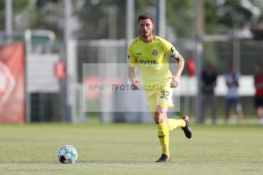 Christian Strohdiek, KRE Sportpark, Würzburg, 18.06.2021, Freundschaftsspiele, BFV, sport, action, Fussball, Deutschland, Juni 2021, Saison 2021/2022, TSV, FWK, TSV Karlburg, FC Würzburger Kickers - Bild-ID: 2295740