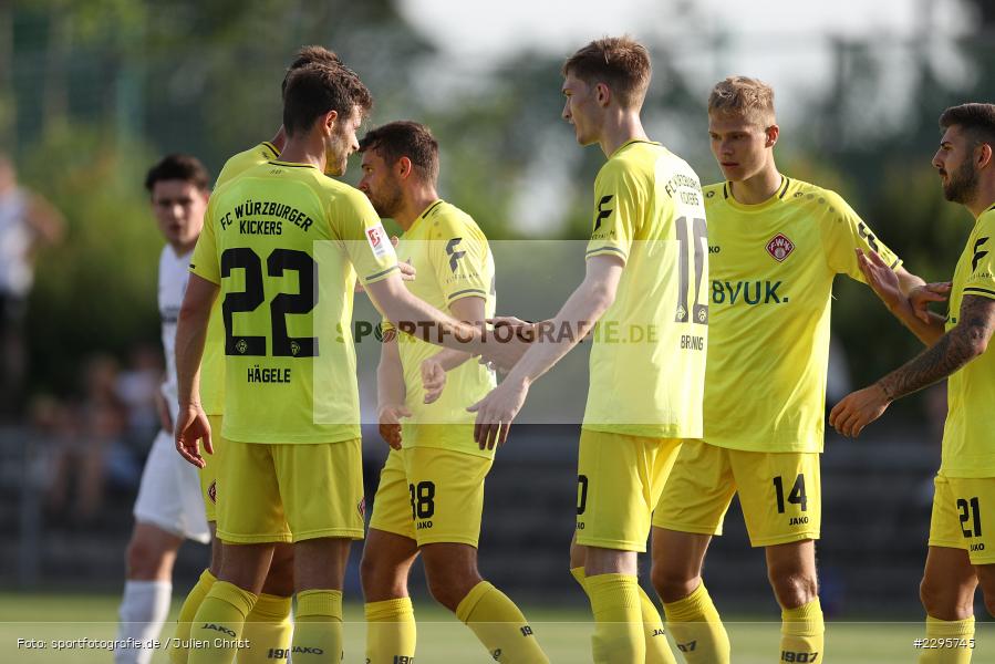 Louis Breunig, Daniel Hägele, Abklatschen, Moritz Heinrich, Torjubel, Maximilian Breunig, KRE Sportpark, Würzburg, 18.06.2021, Freundschaftsspiele, BFV, sport, action, Fussball, Deutschland, Juni 2021, Saison 2021/2022, TSV, FWK, TSV Karlburg, FC Würzburger Kickers - Bild-ID: 2295745 Louis Breunig, Daniel Hägele, Abklatschen, Moritz Heinrich, Torjubel, Maximilian Breunig, KRE Sportpark, Würzburg, 18.06.2021, Freundschaftsspiele, BFV, sport, action, Fussball, Deutschland, Juni 2021, Saison 2021/2022, TSV, FWK, TSV Karlburg, FC Würzburger Kickers - Bild-ID: 2295745