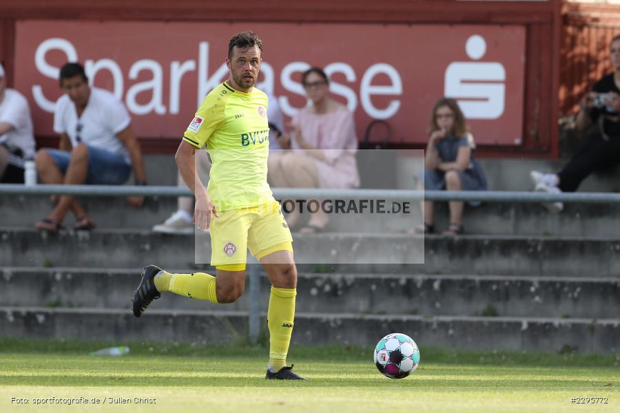Robert Herrmann, KRE Sportpark, Würzburg, 18.06.2021, Freundschaftsspiele, BFV, sport, action, Fussball, Deutschland, Juni 2021, Saison 2021/2022, TSV, FWK, TSV Karlburg, FC Würzburger Kickers - Bild-ID: 2295772