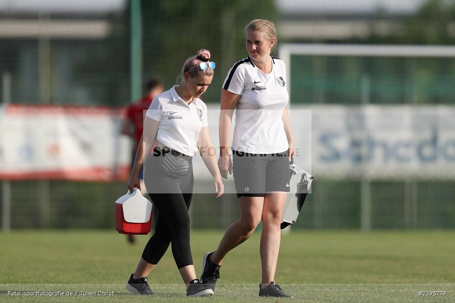 Physiotherapeutin, Lydia Brandt, KRE Sportpark, Würzburg, 18.06.2021, Freundschaftsspiele, BFV, sport, action, Fussball, Deutschland, Juni 2021, Saison 2021/2022, TSV, FWK, TSV Karlburg, FC Würzburger Kickers - Bild-ID: 2295779