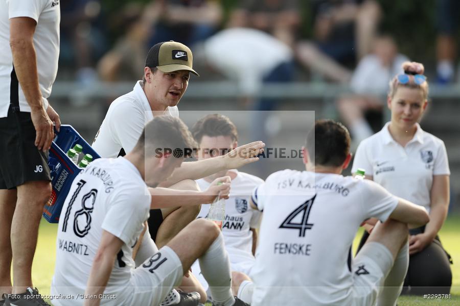 Hände, Arme, gestikuliert, Trainer, Markus Köhler, KRE Sportpark, Würzburg, 18.06.2021, Freundschaftsspiele, BFV, sport, action, Fussball, Deutschland, Juni 2021, Saison 2021/2022, TSV, FWK, TSV Karlburg, FC Würzburger Kickers - Bild-ID: 2295781