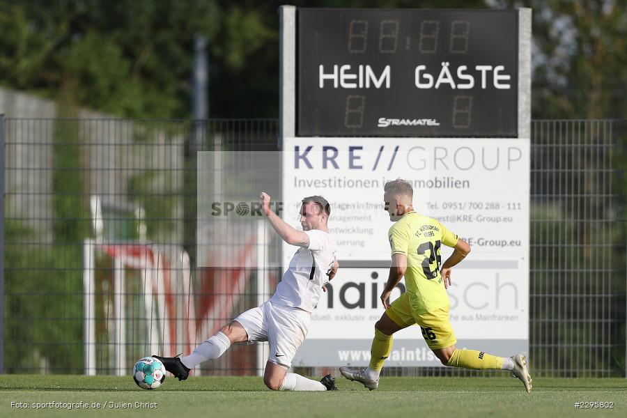 Alexander Lungwitz, Maurice Kübert, KRE Sportpark, Würzburg, 18.06.2021, Freundschaftsspiele, BFV, sport, action, Fussball, Deutschland, Juni 2021, Saison 2021/2022, TSV, FWK, TSV Karlburg, FC Würzburger Kickers - Bild-ID: 2295802
