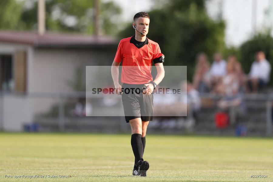 Schiedsrichter, Simon Marx, KRE Sportpark, Würzburg, 18.06.2021, Freundschaftsspiele, BFV, sport, action, Fussball, Deutschland, Juni 2021, Saison 2021/2022, TSV, FWK, TSV Karlburg, FC Würzburger Kickers - Bild-ID: 2295804