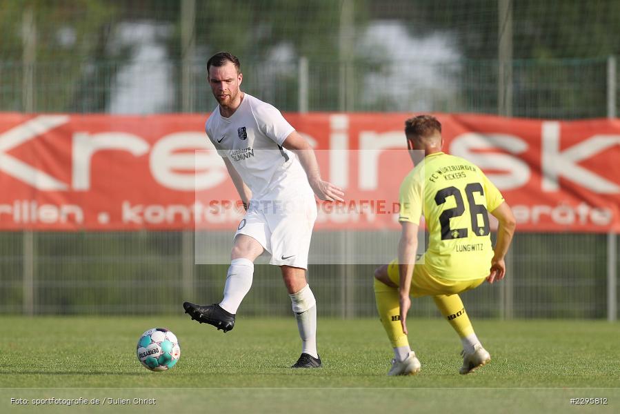 Alexander Lungwitz, Maurice Kübert, KRE Sportpark, Würzburg, 18.06.2021, Freundschaftsspiele, BFV, sport, action, Fussball, Deutschland, Juni 2021, Saison 2021/2022, TSV, FWK, TSV Karlburg, FC Würzburger Kickers - Bild-ID: 2295812