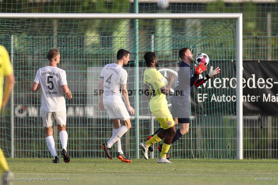 Ridge Munsy, Jonas Kohlhepp, KRE Sportpark, Würzburg, 18.06.2021, Freundschaftsspiele, BFV, sport, action, Fussball, Deutschland, Juni 2021, Saison 2021/2022, TSV, FWK, TSV Karlburg, FC Würzburger Kickers - Bild-ID: 2295823