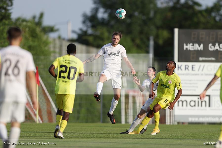Ridge Munsy, Saliou Sane, Marvin Schramm, KRE Sportpark, Würzburg, 18.06.2021, Freundschaftsspiele, BFV, sport, action, Fussball, Deutschland, Juni 2021, Saison 2021/2022, TSV, FWK, TSV Karlburg, FC Würzburger Kickers - Bild-ID: 2295824 Ridge Munsy, Saliou Sane, Marvin Schramm, KRE Sportpark, Würzburg, 18.06.2021, Freundschaftsspiele, BFV, sport, action, Fussball, Deutschland, Juni 2021, Saison 2021/2022, TSV, FWK, TSV Karlburg, FC Würzburger Kickers - Bild-ID: 2295824