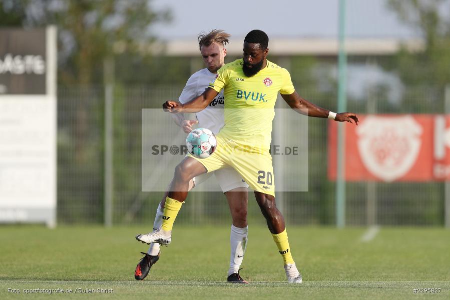 Marvin Schramm, Ridge Munsy, KRE Sportpark, Würzburg, 18.06.2021, Freundschaftsspiele, BFV, sport, action, Fussball, Deutschland, Juni 2021, Saison 2021/2022, TSV, FWK, TSV Karlburg, FC Würzburger Kickers - Bild-ID: 2295827 Marvin Schramm, Ridge Munsy, KRE Sportpark, Würzburg, 18.06.2021, Freundschaftsspiele, BFV, sport, action, Fussball, Deutschland, Juni 2021, Saison 2021/2022, TSV, FWK, TSV Karlburg, FC Würzburger Kickers - Bild-ID: 2295827