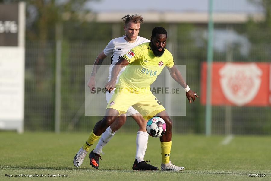 Marvin Schramm, Ridge Munsy, KRE Sportpark, Würzburg, 18.06.2021, Freundschaftsspiele, BFV, sport, action, Fussball, Deutschland, Juni 2021, Saison 2021/2022, TSV, FWK, TSV Karlburg, FC Würzburger Kickers - Bild-ID: 2295829 Marvin Schramm, Ridge Munsy, KRE Sportpark, Würzburg, 18.06.2021, Freundschaftsspiele, BFV, sport, action, Fussball, Deutschland, Juni 2021, Saison 2021/2022, TSV, FWK, TSV Karlburg, FC Würzburger Kickers - Bild-ID: 2295829