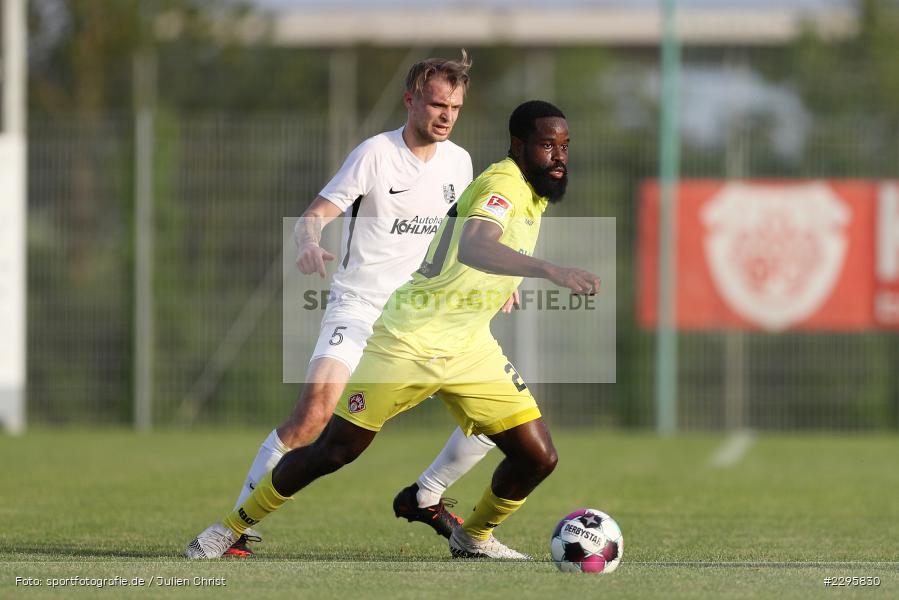 Marvin Schramm, Ridge Munsy, KRE Sportpark, Würzburg, 18.06.2021, Freundschaftsspiele, BFV, sport, action, Fussball, Deutschland, Juni 2021, Saison 2021/2022, TSV, FWK, TSV Karlburg, FC Würzburger Kickers - Bild-ID: 2295830