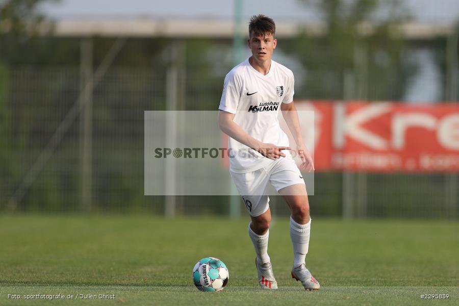 Fabio Gobbo, KRE Sportpark, Würzburg, 18.06.2021, Freundschaftsspiele, BFV, sport, action, Fussball, Deutschland, Juni 2021, Saison 2021/2022, TSV, FWK, TSV Karlburg, FC Würzburger Kickers - Bild-ID: 2295839 Fabio Gobbo, KRE Sportpark, Würzburg, 18.06.2021, Freundschaftsspiele, BFV, sport, action, Fussball, Deutschland, Juni 2021, Saison 2021/2022, TSV, FWK, TSV Karlburg, FC Würzburger Kickers - Bild-ID: 2295839