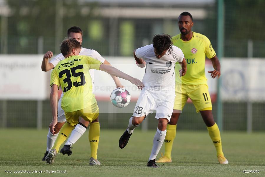 Saliou Sane, Kilian Senkbeil, Andreas Köhler, KRE Sportpark, Würzburg, 18.06.2021, Freundschaftsspiele, BFV, sport, action, Fussball, Deutschland, Juni 2021, Saison 2021/2022, TSV, FWK, TSV Karlburg, FC Würzburger Kickers - Bild-ID: 2295843 Saliou Sane, Kilian Senkbeil, Andreas Köhler, KRE Sportpark, Würzburg, 18.06.2021, Freundschaftsspiele, BFV, sport, action, Fussball, Deutschland, Juni 2021, Saison 2021/2022, TSV, FWK, TSV Karlburg, FC Würzburger Kickers - Bild-ID: 2295843