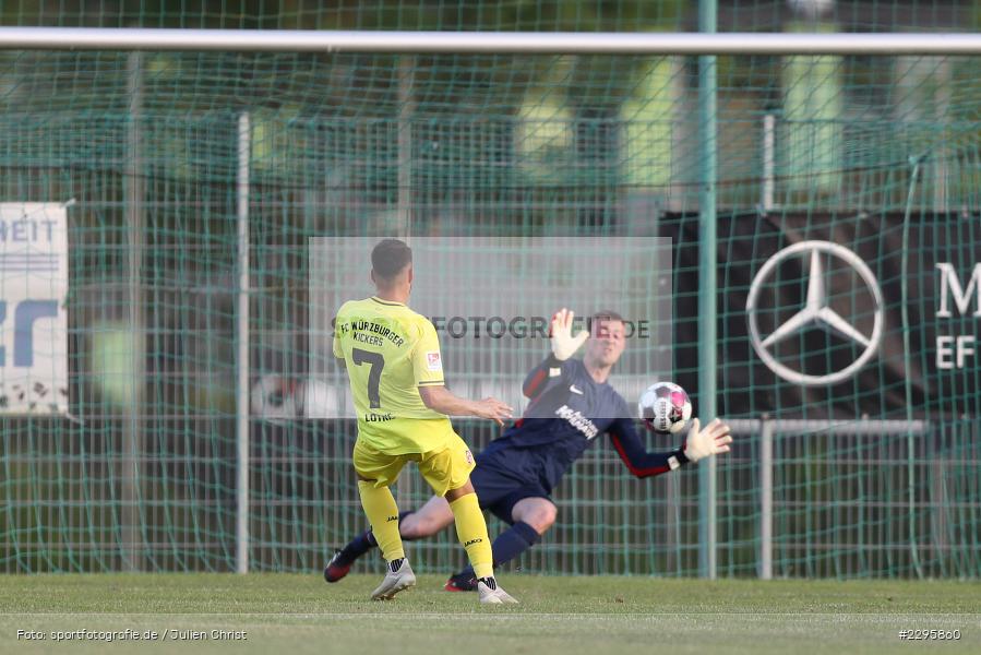 Mitja Lotric, Jonas Kohlhepp, KRE Sportpark, Würzburg, 18.06.2021, Freundschaftsspiele, BFV, sport, action, Fussball, Deutschland, Juni 2021, Saison 2021/2022, TSV, FWK, TSV Karlburg, FC Würzburger Kickers - Bild-ID: 2295860