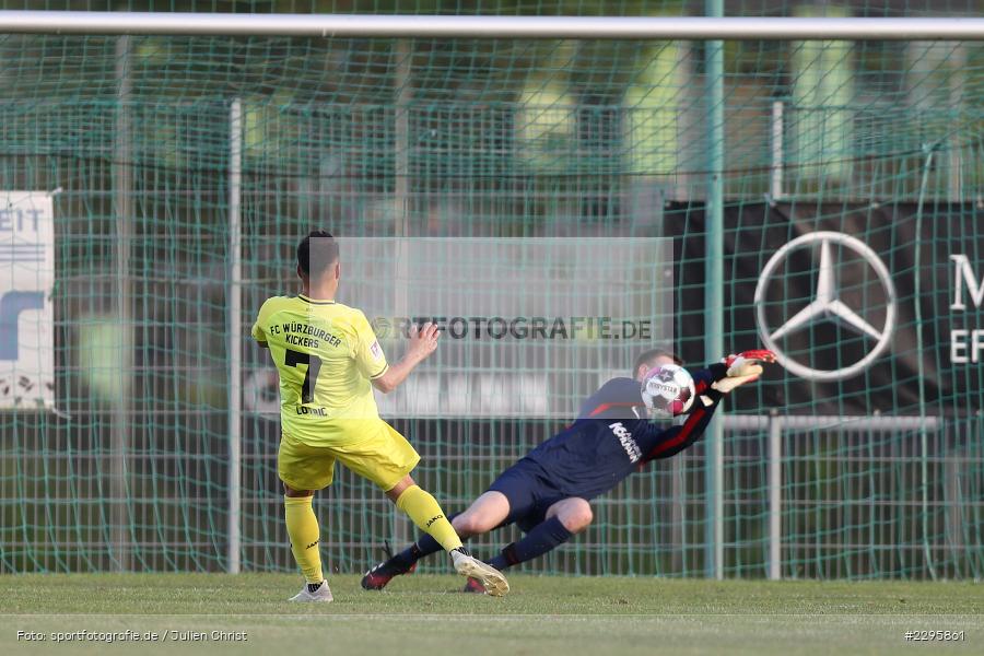 Mitja Lotric, Jonas Kohlhepp, KRE Sportpark, Würzburg, 18.06.2021, Freundschaftsspiele, BFV, sport, action, Fussball, Deutschland, Juni 2021, Saison 2021/2022, TSV, FWK, TSV Karlburg, FC Würzburger Kickers - Bild-ID: 2295861