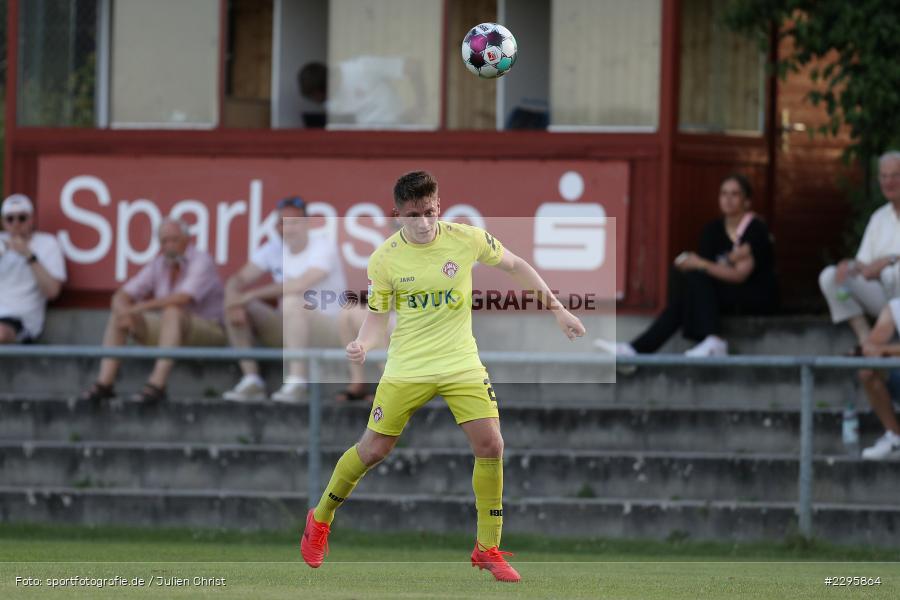 Dennis Waidner, KRE Sportpark, Würzburg, 18.06.2021, Freundschaftsspiele, BFV, sport, action, Fussball, Deutschland, Juni 2021, Saison 2021/2022, TSV, FWK, TSV Karlburg, FC Würzburger Kickers - Bild-ID: 2295864