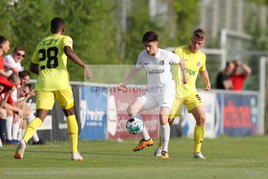 Leon Schneider, Pascal Jeni, KRE Sportpark, Würzburg, 18.06.2021, Freundschaftsspiele, BFV, sport, action, Fussball, Deutschland, Juni 2021, Saison 2021/2022, TSV, FWK, TSV Karlburg, FC Würzburger Kickers - Bild-ID: 2295906