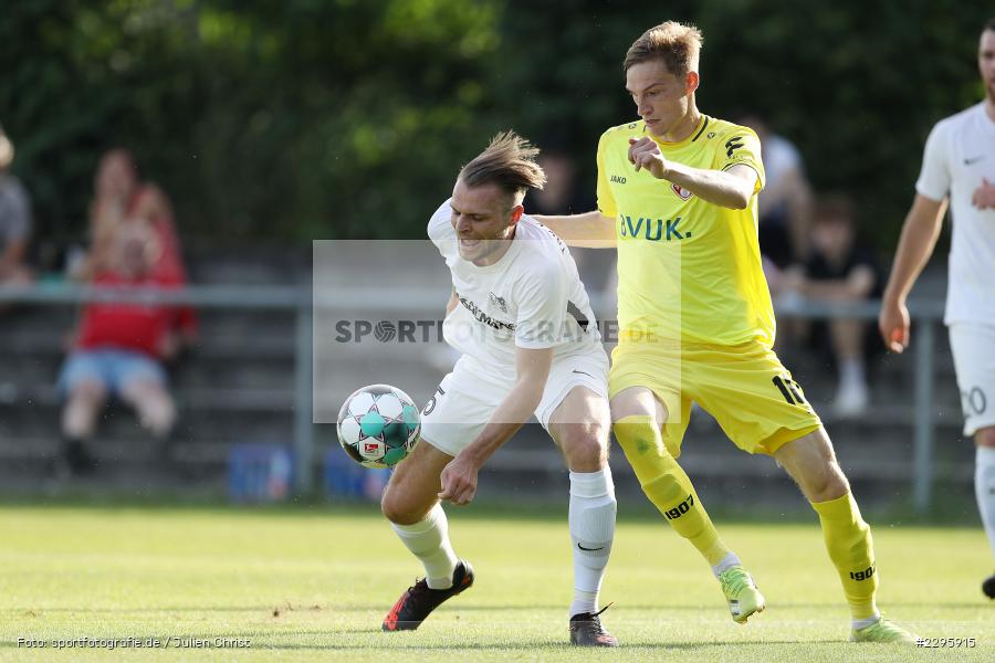 Maximilian Breunig, Marvin Schramm, KRE Sportpark, Würzburg, 18.06.2021, Freundschaftsspiele, BFV, sport, action, Fussball, Deutschland, Juni 2021, Saison 2021/2022, TSV, FWK, TSV Karlburg, FC Würzburger Kickers - Bild-ID: 2295915