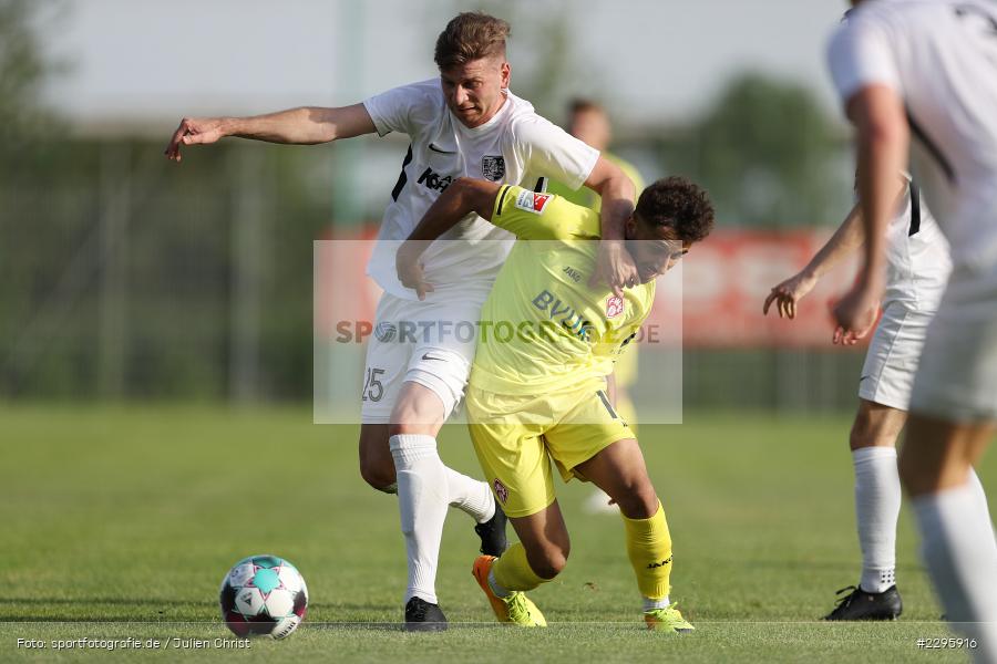 Dildar Atmaca, Julian Meyer, KRE Sportpark, Würzburg, 18.06.2021, Freundschaftsspiele, BFV, sport, action, Fussball, Deutschland, Juni 2021, Saison 2021/2022, TSV, FWK, TSV Karlburg, FC Würzburger Kickers - Bild-ID: 2295916