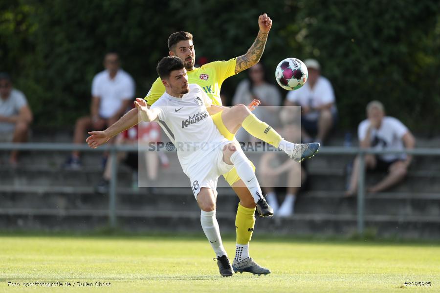 Jan Wabnitz, Moritz Heinrich, KRE Sportpark, Würzburg, 18.06.2021, Freundschaftsspiele, BFV, sport, action, Fussball, Deutschland, Juni 2021, Saison 2021/2022, TSV, FWK, TSV Karlburg, FC Würzburger Kickers - Bild-ID: 2295925