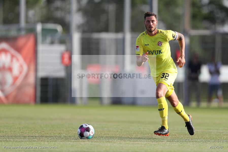 Christian Strohdiek, KRE Sportpark, Würzburg, 18.06.2021, Freundschaftsspiele, BFV, sport, action, Fussball, Deutschland, Juni 2021, Saison 2021/2022, TSV, FWK, TSV Karlburg, FC Würzburger Kickers - Bild-ID: 2295927