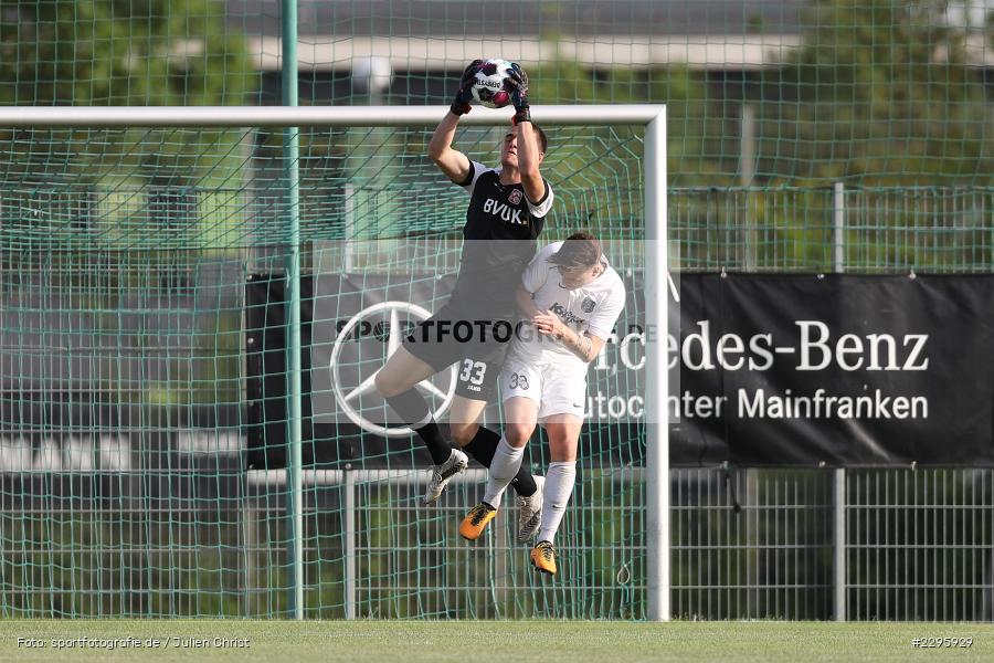 Pascal Jeni, Maximilian Pérez Hintermeier, KRE Sportpark, Würzburg, 18.06.2021, Freundschaftsspiele, BFV, sport, action, Fussball, Deutschland, Juni 2021, Saison 2021/2022, TSV, FWK, TSV Karlburg, FC Würzburger Kickers - Bild-ID: 2295929