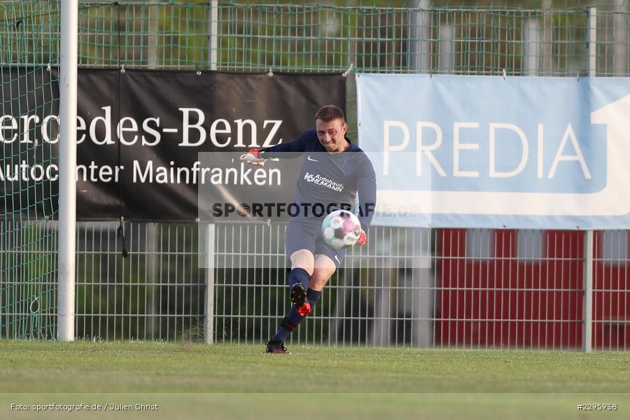 Jonas Kohlhepp, KRE Sportpark, Würzburg, 18.06.2021, Freundschaftsspiele, BFV, sport, action, Fussball, Deutschland, Juni 2021, Saison 2021/2022, TSV, FWK, TSV Karlburg, FC Würzburger Kickers - Bild-ID: 2295938