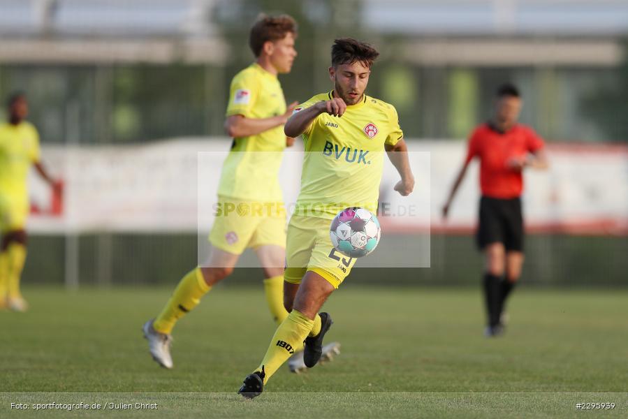 Dominik Meisel, KRE Sportpark, Würzburg, 18.06.2021, Freundschaftsspiele, BFV, sport, action, Fussball, Deutschland, Juni 2021, Saison 2021/2022, TSV, FWK, TSV Karlburg, FC Würzburger Kickers - Bild-ID: 2295939