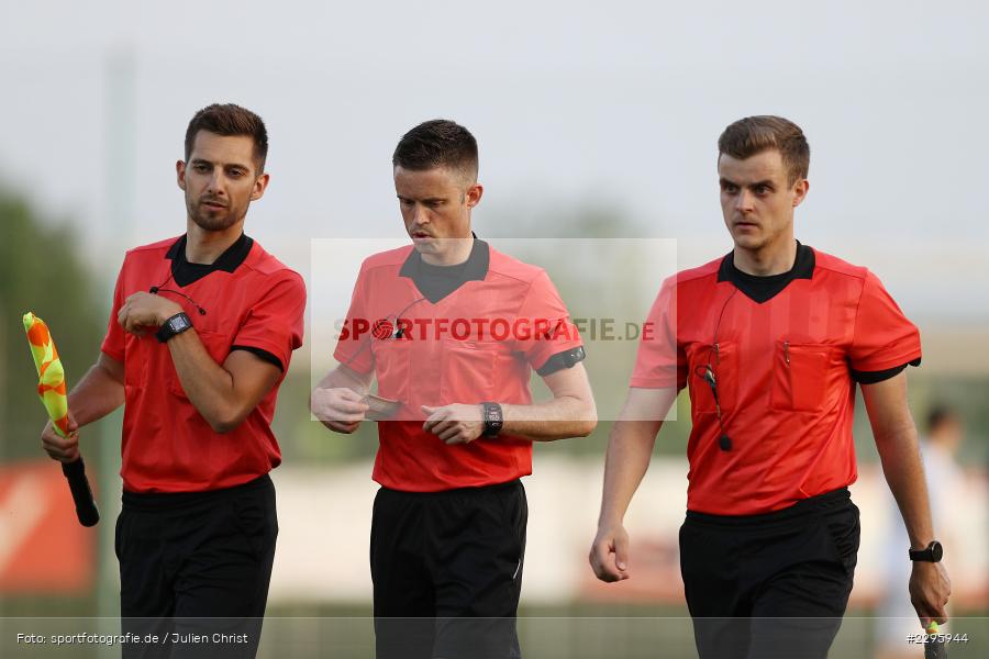Schiedsrichter, Simon Marx, KRE Sportpark, Würzburg, 18.06.2021, Freundschaftsspiele, BFV, sport, action, Fussball, Deutschland, Juni 2021, Saison 2021/2022, TSV, FWK, TSV Karlburg, FC Würzburger Kickers - Bild-ID: 2295944