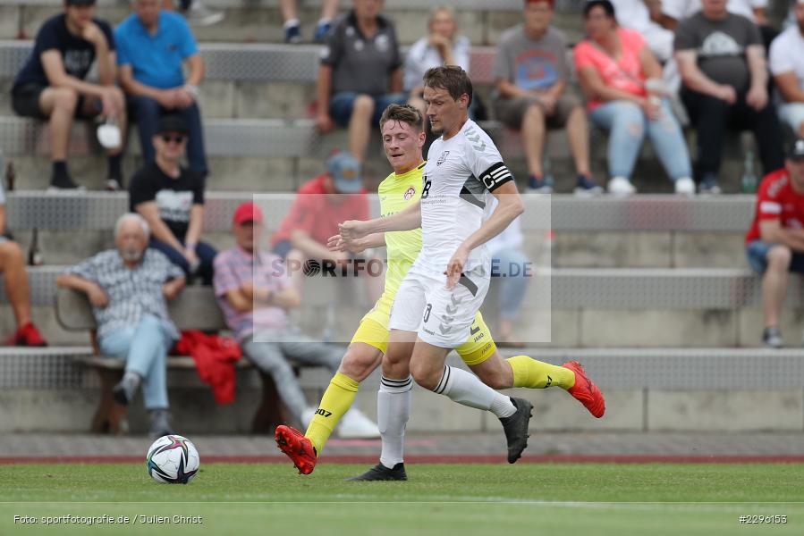 Dennis Waidner, Dominik Grader, Sportplatz Am Sonnenstuhl, Randersacker, 23.06.2021, Freundschaftsspiele, Regionalliga Bayern, 3. Liga, DFB, sport, action, Fussball, Deutschland, Juni 2021, Saison 2021/2022, TSV, FWK, TSV Aubstadt, FC Würzburger Kickers - Bild-ID: 2296153