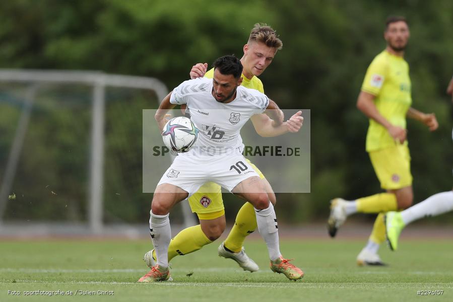 Leon Schneider, Timo Pitter, Sportplatz Am Sonnenstuhl, Randersacker, 23.06.2021, Freundschaftsspiele, Regionalliga Bayern, 3. Liga, DFB, sport, action, Fussball, Deutschland, Juni 2021, Saison 2021/2022, TSV, FWK, TSV Aubstadt, FC Würzburger Kickers - Bild-ID: 2296157