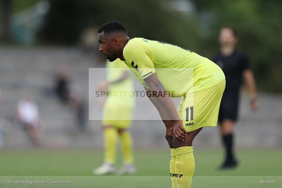 Mimik, Knie, Saliou Sane, Sportplatz Am Sonnenstuhl, Randersacker, 23.06.2021, Freundschaftsspiele, Regionalliga Bayern, 3. Liga, DFB, sport, action, Fussball, Deutschland, Juni 2021, Saison 2021/2022, TSV, FWK, TSV Aubstadt, FC Würzburger Kickers - Bild-ID: 2296161